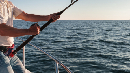 OVAJ ULOV JE RADO PROPUSTIO Ribar mislio da je upecao ribu, ali kad je shvatilo šta se zakačilo za udicu ODMAH je presekao kanap (VIDEO)