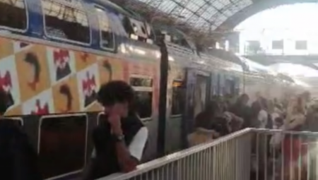 EVAKUISAN VOZ U NICI, NA ULAZU POSTAVLJEN SUMNJIV RANAC Alo! na licu  mesta, putnici u panici, eksploziv je mogao sve da raznese (VIDEO)