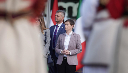 NIJE TAČNO DA PREMIJERKA NIJE HTELA DA SE SLIKA SA OSTALIM LIDERIMA Stigao demanti, ovo nam samo donosi štetu!