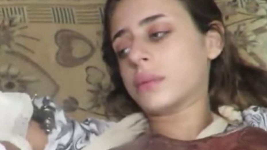 HAMAS OBJAVIO SNIMAK TAOCA Uplašena devojka van sebe, moli za pomoć, vidi se i povreda (UZNEMIRUJUĆI VIDEO)