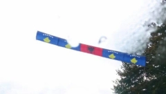 NOVE PROVOKACIJE ALJBINA KURTIJA Zastave lažne države Kosovo i Albanije kod sela Banje (FOTO)