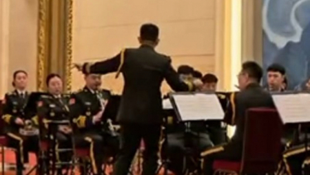 VELIKA ČAST ZA PREDSEDNIKA VUČIĆA Tokom večere sa predsednikom SIjem orkestar zasvirao poznatu srpsku pesmu (VIDEO)