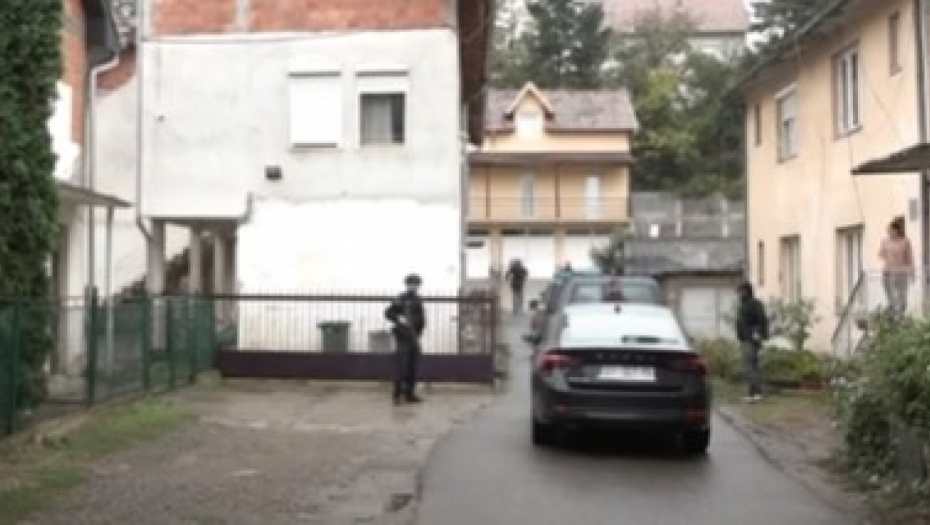 8. DAN KURTIJEVOG TERORA, JOŠ SU BLOKIRANE SRPSKE INSTITUCIJE NA SEVERU KIM Stotine ljudi i dalje ne mogu na svoja radna mesta