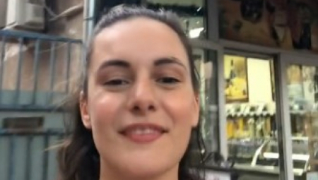 Ako si bolestan-rakija, ako si dobro-rakija, ako ispraćaš ljude-rakija: Devojka iz Kanade otkrila šta je šokiralo u Srbiji