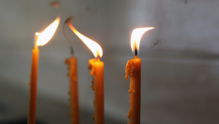 LAŽNI PROROCI DIRNULI U CRKVU Pazite se prevaranata i vračara: Obredima u manastirima skida crnu magiju