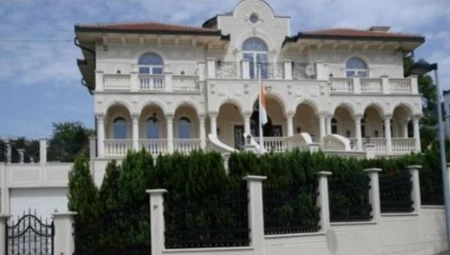 PRODAJE SE VILA NA DEDINJU ZA 3.400.000€! Ima 15 soba, 6 kupatila, ali se ipak izdavaja po OVOME (FOTO)