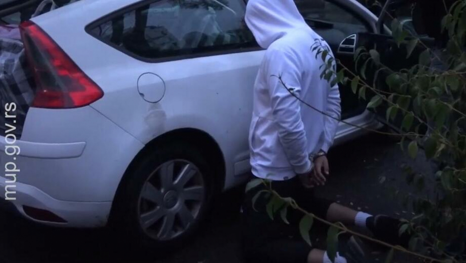OTKRIVAMO DETALJE NAPADA U RAKOVICI Goran uhapšen jer je isekao dečka (22) bivše žene (40) po rukama!