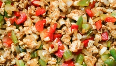 IDEALNA JESENJA SALATA Napravite salatu od pečene paprike i piletine pogodnu i za ručak i za večeru