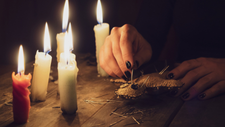 VEZALI IH LANCIMA, POTOPILI IM GLAVE U VODU I OSTAVILI IH DA SE UDAVE U TAMIŠU! Stravična scena u Pančevu - u pitanju je CRNA MAGIJA?! (FOTO)