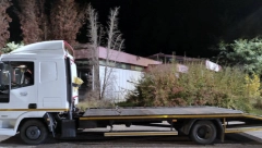 CARINICI NA SRPSKO-RUMUNSKOJ GRANICI ZAUSTAVILI BELI ŠLEPER Kad su počeli da otvaraju šupljine nisu mogli da veruju sta švercuje, krio je to i u krovu (FOTO)