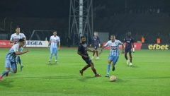 CRNO-BELI NASTAVLJAJU NEPOBEDIVI NIZ Partizan se mučio do 70. minuta, a onda napunio mrežu Spartaka