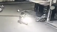 UZNEMIRUJUĆI SNIMAK! Muškarac u invalidskim kolicima snimio sopstvenu smrt, bespomoćno sedeo dok su pucali na njega