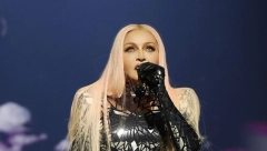 KRALJICA POPA PONOVO BLISTA Na aktuelnoj turneji pokazala svoj nepogrešiv stil, ovi autfiti su prva liga!