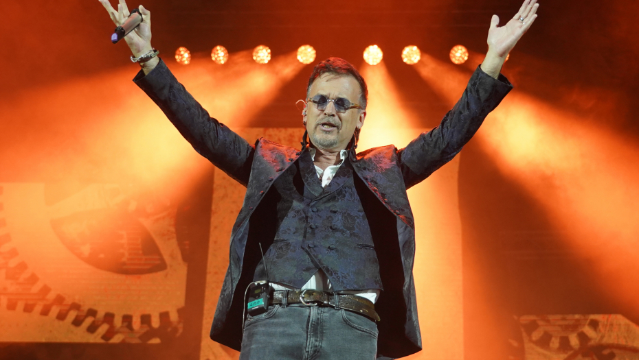 SUPRUGA NAS JE PREHRANJIVALA, STIDEO SAM SE TOGA Pevač progovorio o porodici i finansijama, prisetio se najtežeg perioda