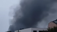 DIM KULJA IZ STANA Mučni prizori nakon požara u Novom Sadu (FOTO/VIDEO)