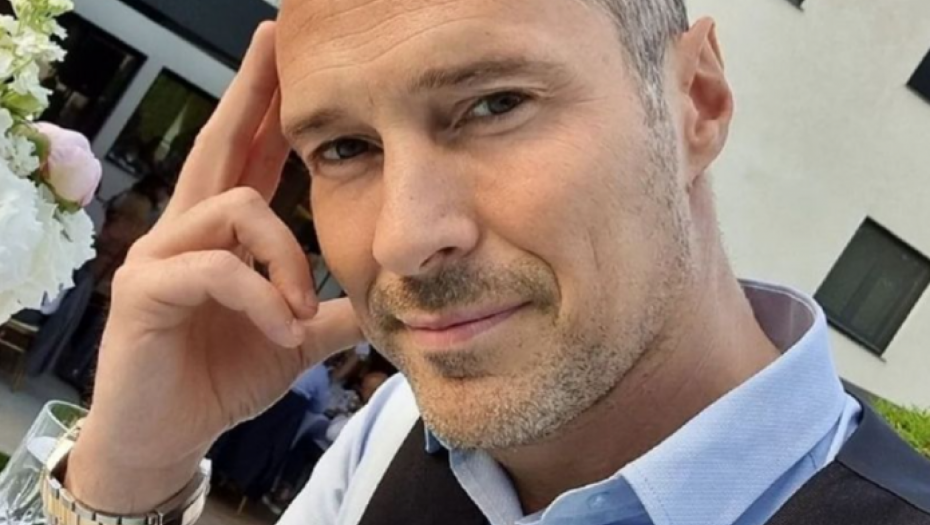 NAPADNUT NAŠ PEVAČ U RAKOVICI Muškarac nasrnuo mačetom