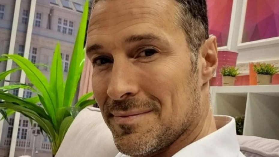 OVO JE NAŠ PEVAČ KOJI JE NAPADNUT U RAKOVICI