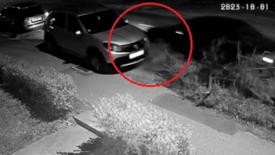 GRUNUO U PARKIRAN AUTO I POBEGAO KAO ZEC Šok snimak bahatog vozača iz Novog Sada razbesneo Srbiju (VIDEO)