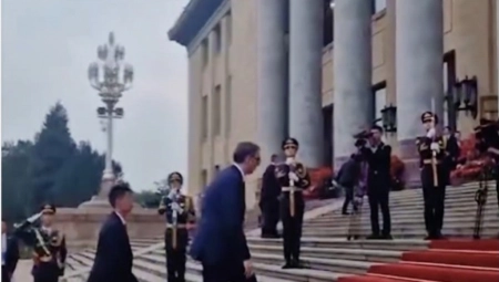 URADILI SMO ISTORIJSKE STVARI - ZAHVALJUJUĆI SLOZI NAŠEG NAROD!  Evo kako je izgledala radna nedelja predsednika Vučića (VIDEO)