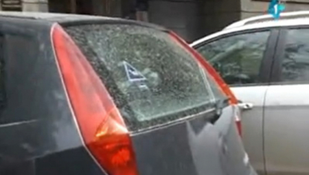 PALA JE PRLJAVA KIŠA, A EVO KAD MOŽETE DA OPERETE KOLA Zna se da li će današnja kiša očistiti vozila od peska iz Sahare