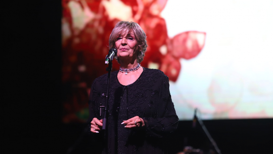 LEPA LUKIĆ NAPISALA TESTAMENT Zna se kome će pripasti njeno bogatstvo, pevačica ima samo jedan uslov!