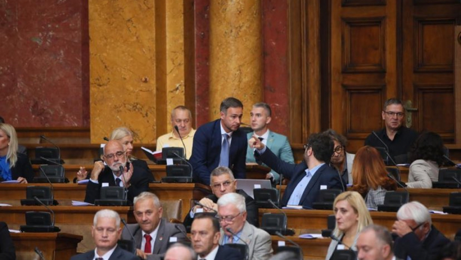 "OPOZICIJI JE UZOR KURTI KOJI BACA SUZAVAC PO SKUPŠTINI" Čotrić za Alo!: Ponašaju se kao razmaženo dete koje izgubi na fudbalu