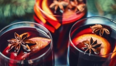 KUVANO VINO SA TAJNIM SASTOJKOM Uzbuđuje sva čula, unosi radost u vaš prostor, a do užitka vas deli samo 10 minuta!