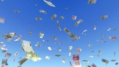 DELIO PARE IZ HELIKOPTERA Hiljade ljudi sa kesama, rančevima grabili novac po livadi