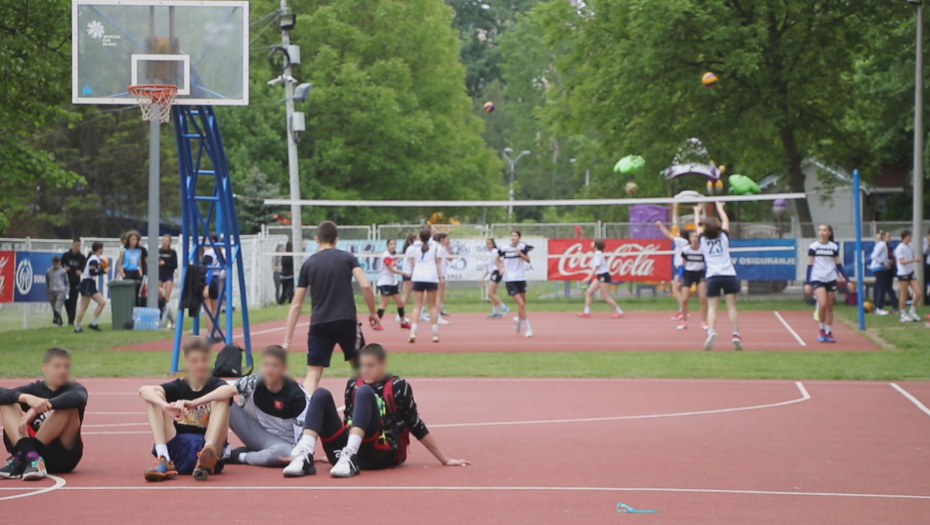 SRAMNO, VANDALI ŠIPKAMA RAZLUPALI IGRALIŠTE U PRIBOJU Sramota je šta su maloletnici za sobom ostavili
