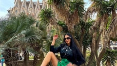 MAJA MARINKOVIĆ NAPUSTILA SRBIJU SA DVA FRAJERA Starleta šeta Barselonom, a muškarcima padaju vilice zbog stajlinga