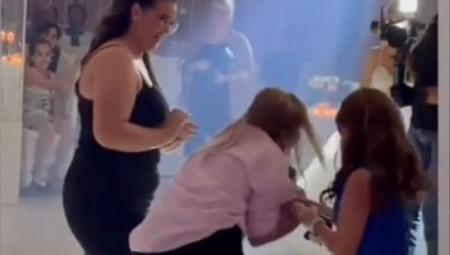 OVAKAV BLAM JOŠ NIJE VIĐEN NA SVADBI Žestoka tuča oko bidermajera, a onda je uletela mlada, "zar stvarno mislite da ste vi sledeće"