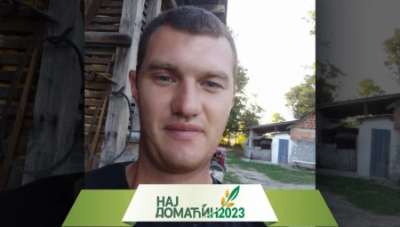 Dejan s roditeljima obrađuje domaćinstvo, ali i 30 hektara koje zakupljuje: "Komšija se nađe komšiji kad zatreba"