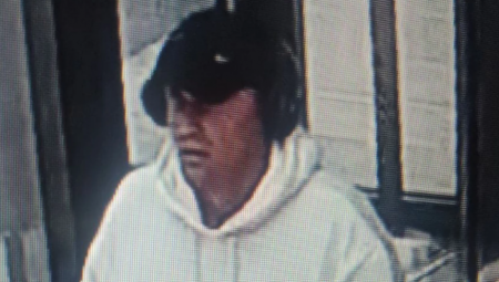 OVO JE MUŠKARAC KOJI JE PUCAO U RADETA TRAJKOVSKOG Oglasio se MUP: "Dve osobe su prevezene u bolnicu"