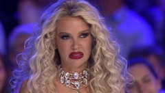 SRBIN U HRVATSKOM TALENTU POČEO DA PODRIGUJE NA SCENI Pevačica ostala zgrožena: Odvratno!