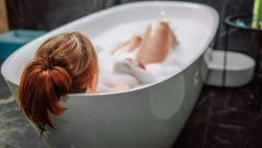 BLISTAVO ČISTA KADA Uklanjanje tvrdokornih mrlja nikada nije bilo ovako lako, zaboravite na ribanje!