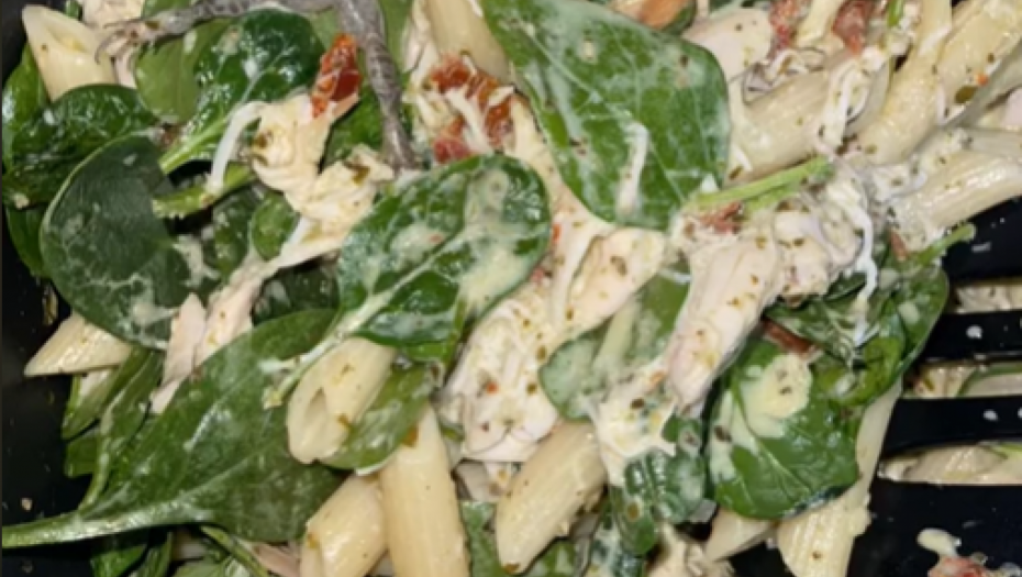 KADA JE VIDELA OVO U HRANI, UMALO SE NIJE ONESVESTILA Kupila spanać, a dobila mrtvu životinju (VIDEO)