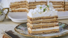 TORTA ŠEHEREZADA OD KEKSA Ne peče se, lako se pravi, brzo je gotova, a veoma kremasta i ukusna