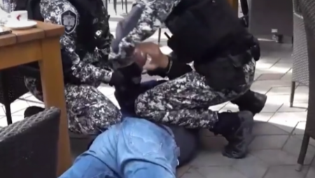 DETALJI O HAPŠENJU DVOJICE RUSA U BEOGRADU Dilovali drogu, policija zaplenila dokaze