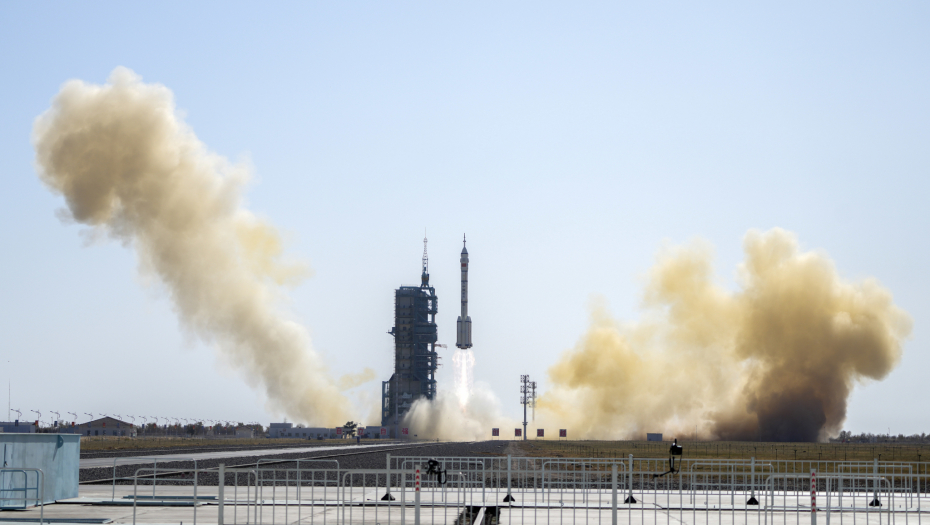 LANSIRAN "BOŽANSKI BROD" U svemir odletela najmlađa posada kineskih astronauta (FOTO)