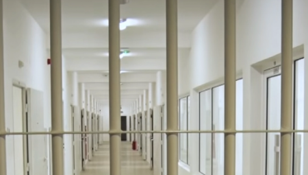 BUKTI VATRA U ZATVORU! U požaru stradao osamnaestogodišnjak, on i cimer izazvali tragediju!