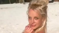 BRITNI KAO OD MAJKE ROĐENA Pevačica pozirala potpuno gola, na sebi ima samo minđuše, a zadnjicu uperila ka kameri
