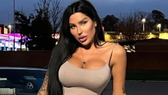 NAKON ŠTO JOJ JE PRETHODNI ZAPALJEN NASRED ULICE Tijana Ajfon pazarila skupoceni automobil, sela na haubu i odmah se pohvalila