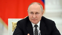 SETITE SE PUTINOVIH REČI, OSTALO JE 64 DANA DO PRELOMNOG ČASA Kremlj zario "prst u oko" Kamali Haris