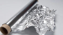 KAKO NAJLAKŠE POKIDATI ALUMINIJUMSKU FOLIJU? Imamo trik koji će vas oduševiti, tako brzo i jednostavno
