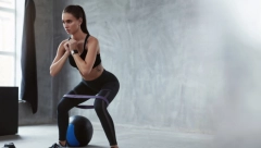 OBLIKUJU FIGURU I SKIDAJU KILOGRAME Uz ove četiri vežbe bićete fit i zategnuti do leta