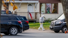 TROJICA TINEJDŽERA IZMASAKRIRALA BESKUĆNIKA Nožem mu odsekli delove tela, pa sve to snimili