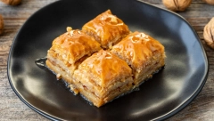 Najbogatija baklava obavezno ima tajni sastojak: Sipa se samo 1 kašika, a od njega miriše cela kuća