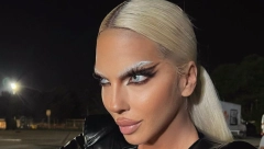 KARLEUŠA RASPAMETILA JUG U GAĆAMA OD 700 EVRA! Pevačica u papreno skupom stajlingu, samo narukvice su 17.000 evra!