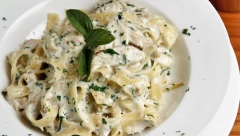 NEVEROVATNO UKUSAN SOS OD ĆURETINE I GRAŠKA Kremast umak za testeninu koji se pravi za tili čas