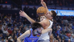 MORAŠ DA SE UGOJIŠ Jokić dominirao u pobedi Denvera nad Oklahomom, pa poslao urnebesnu poruku velikoj nadi američke košarke